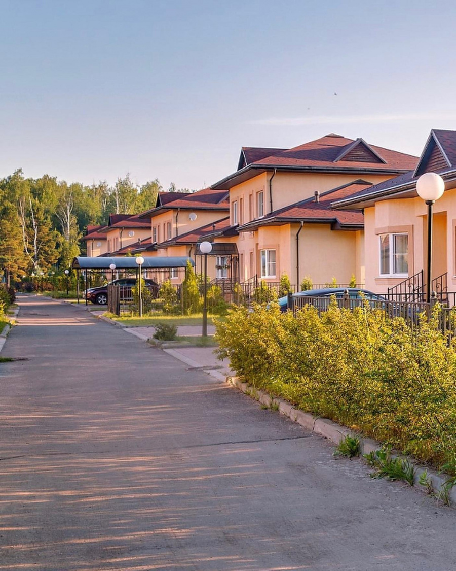 Двухэтажные коттеджи