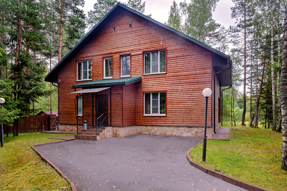 Коттедж с баней и бильярдом