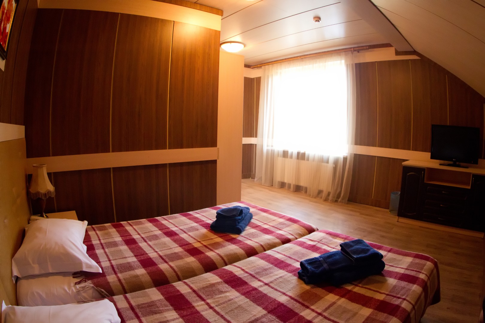 Коттедж с баней и бильярдом