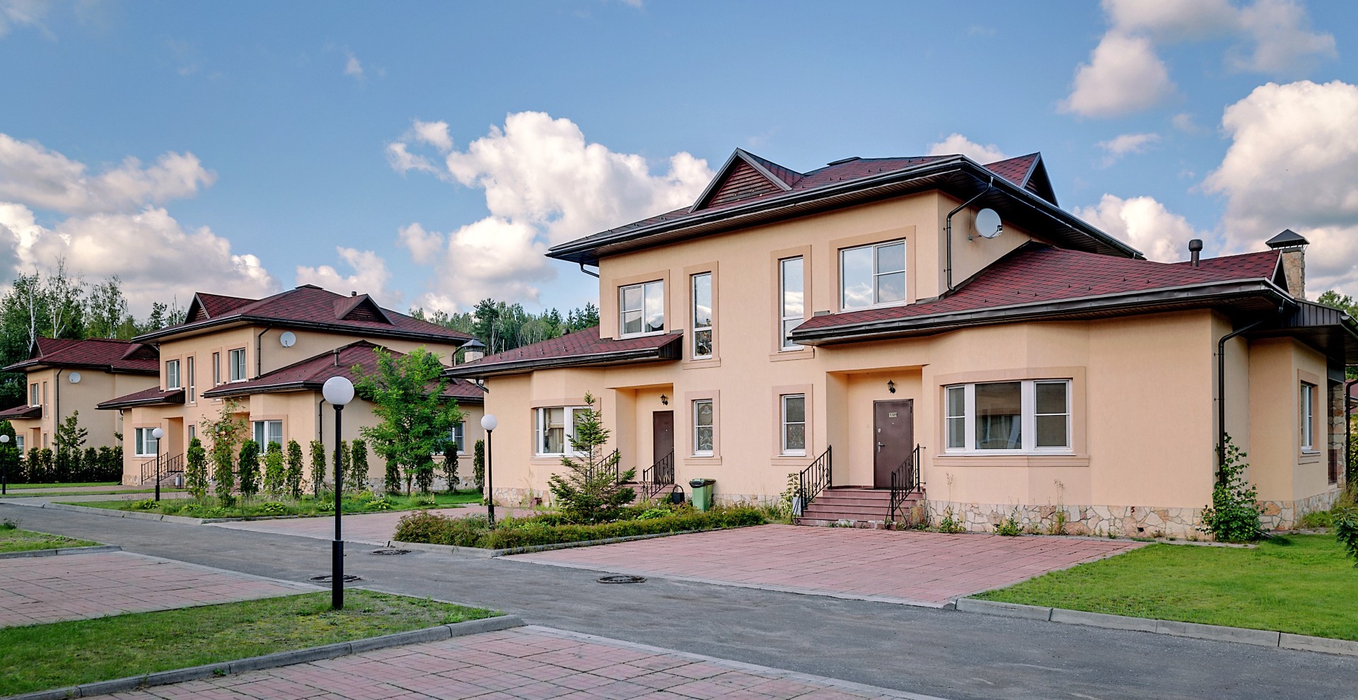 Двухэтажные коттеджи