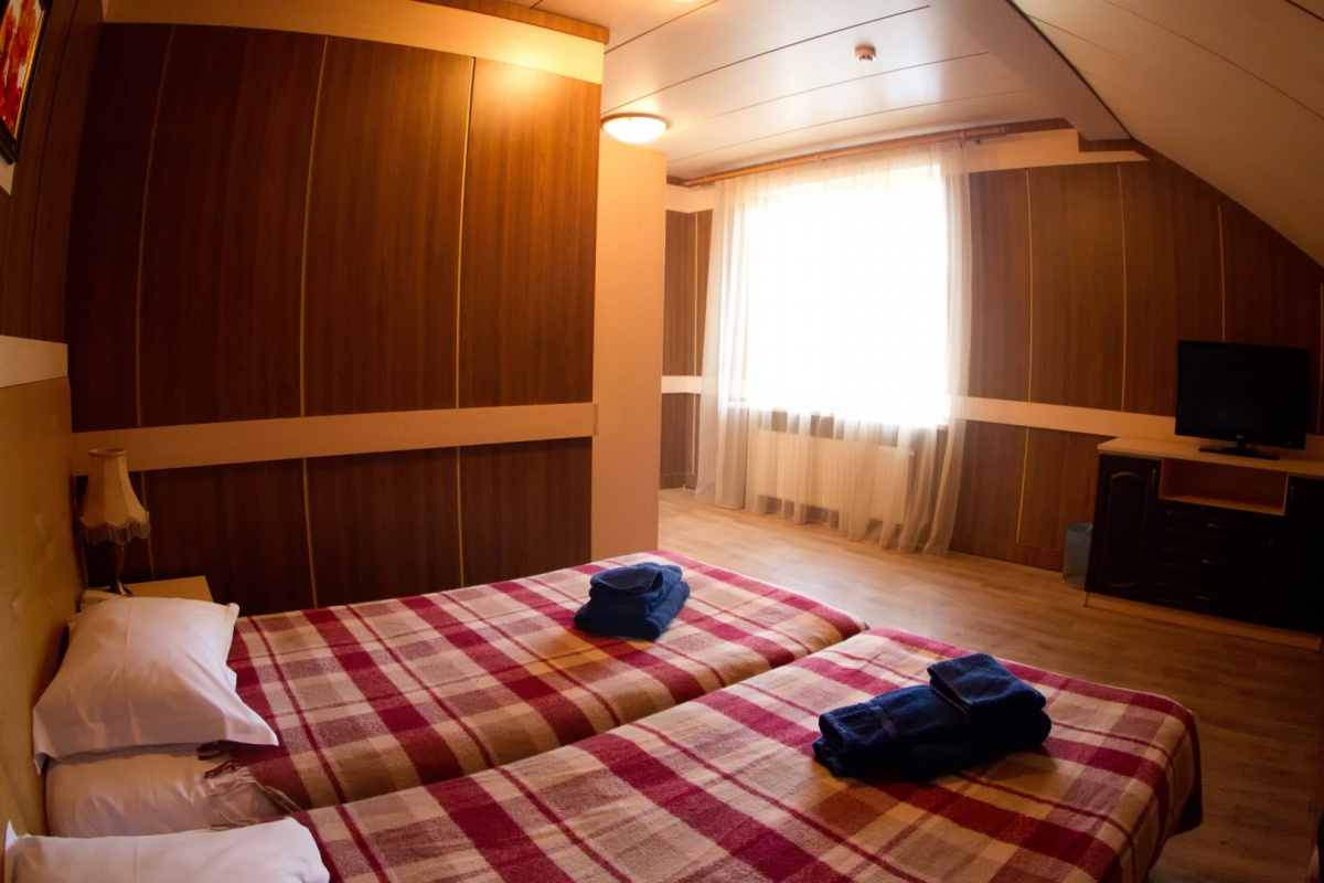 Коттедж с баней и бильярдом