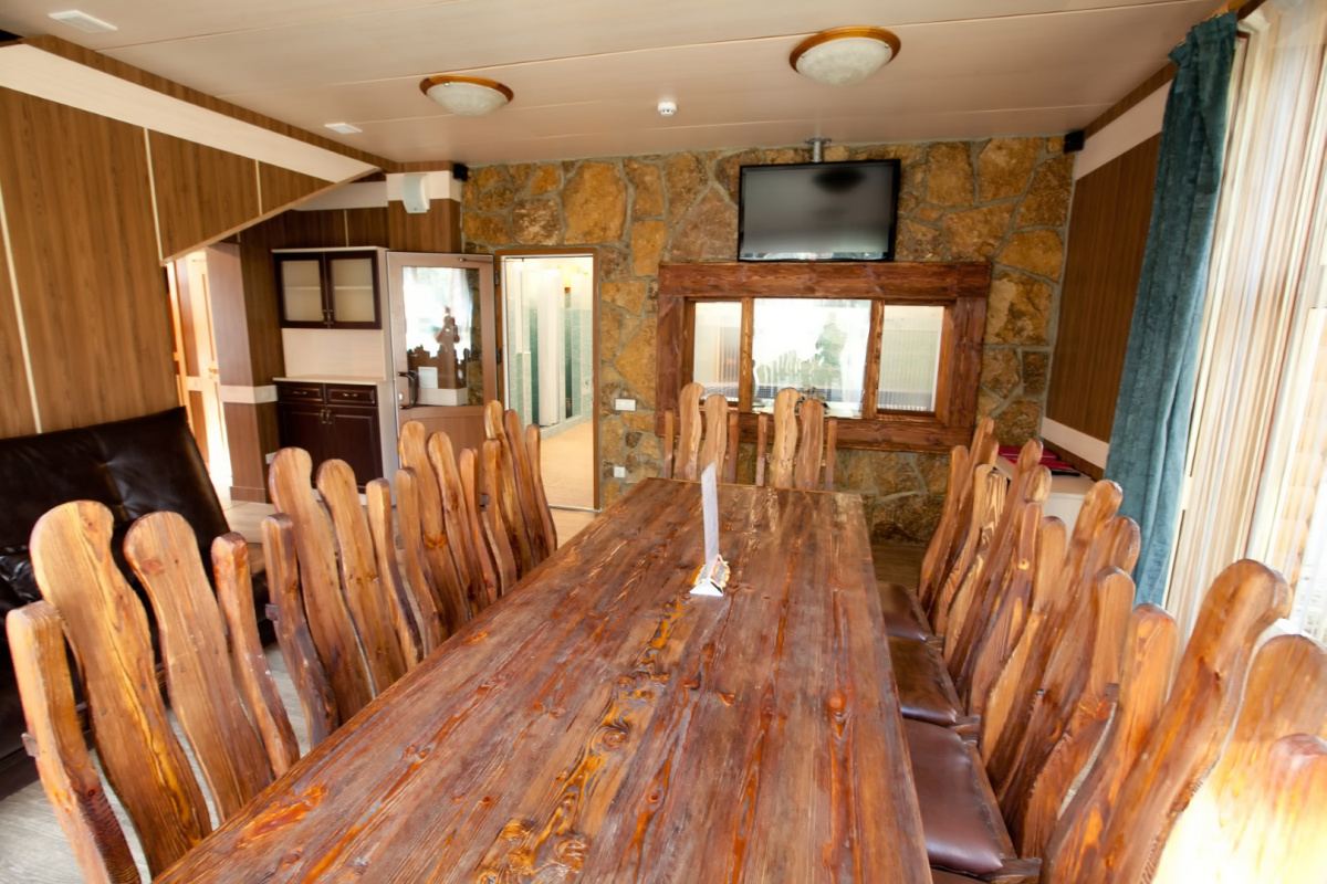 Коттедж с баней и бильярдом