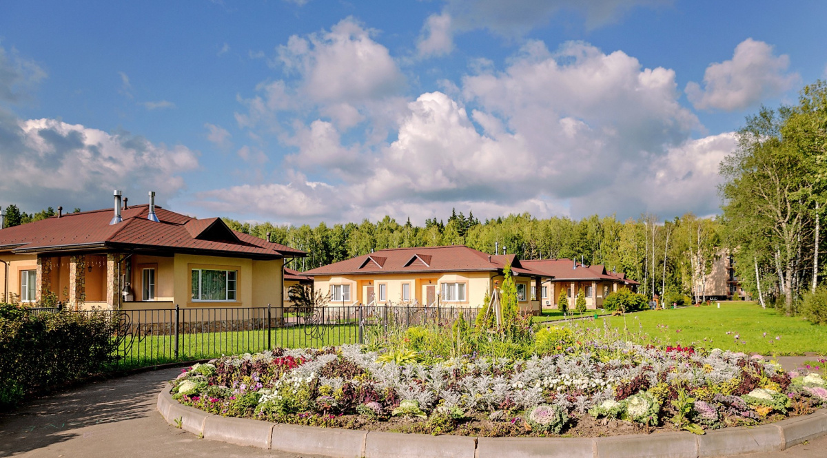 Двухэтажные коттеджи